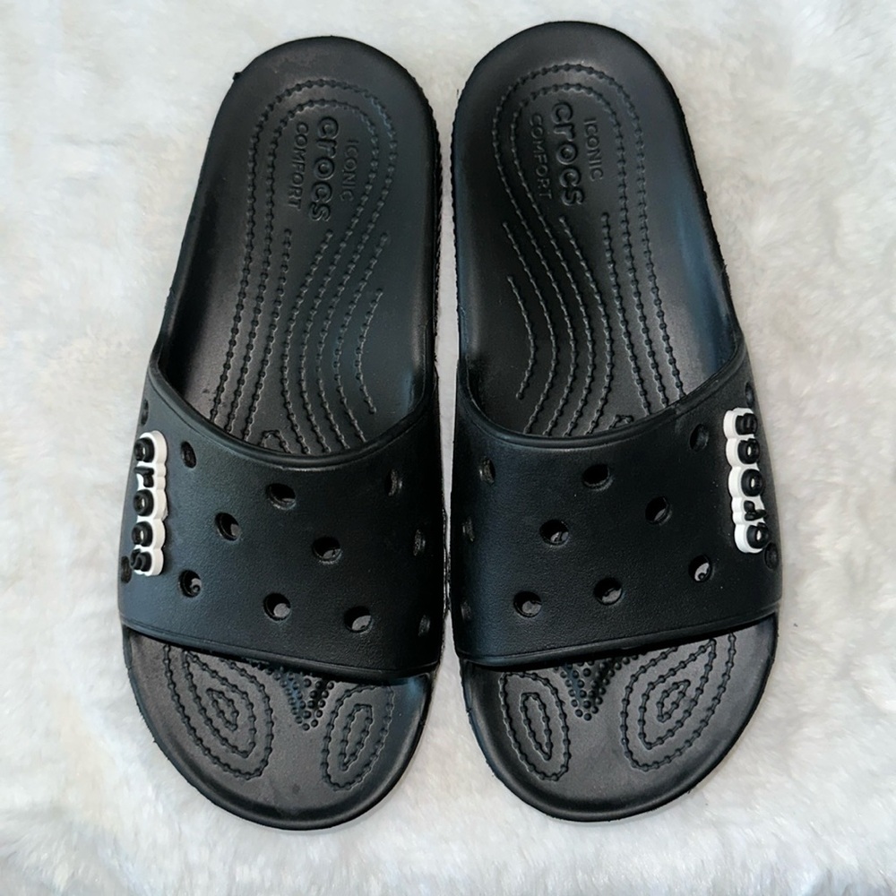 Croc slide on shoes, unisex woman’s size 8 men’s size 6